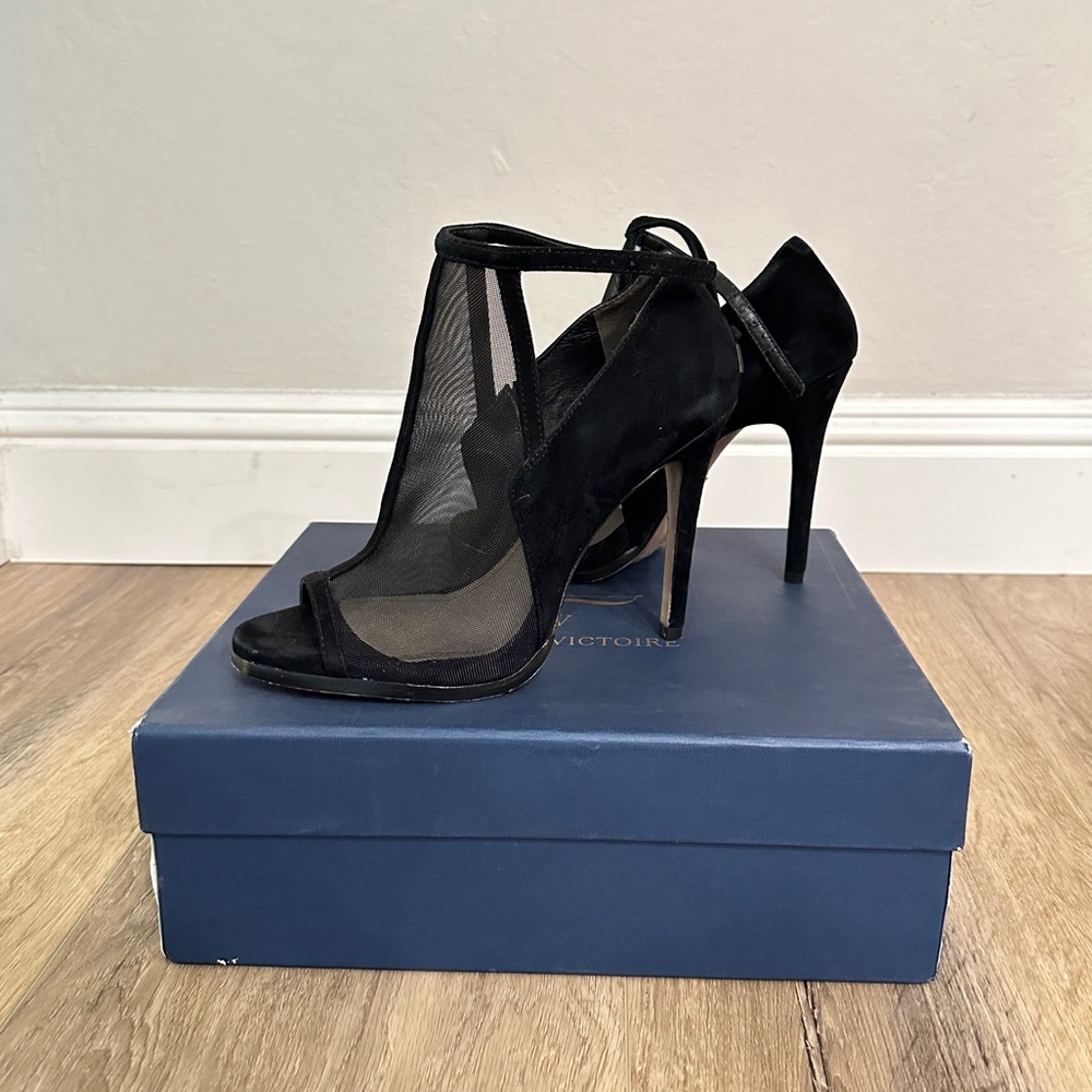 Pour La Victoire heels